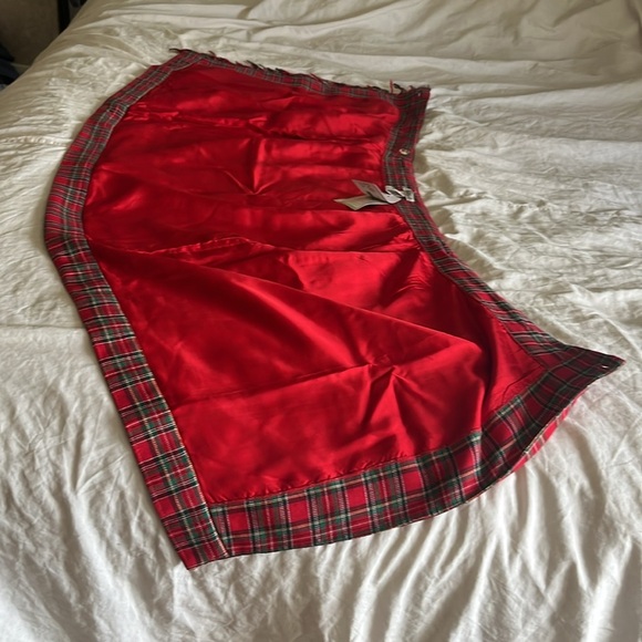Robin Sinkler Plaid Red Skirt (Size 6) - Picture 6 of 7